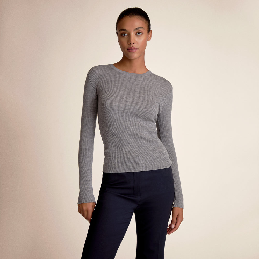woman wearing gray long sleeve top