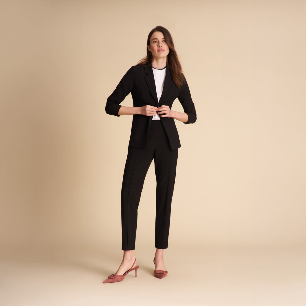 Woman wearing the Moreland Blazer in Black