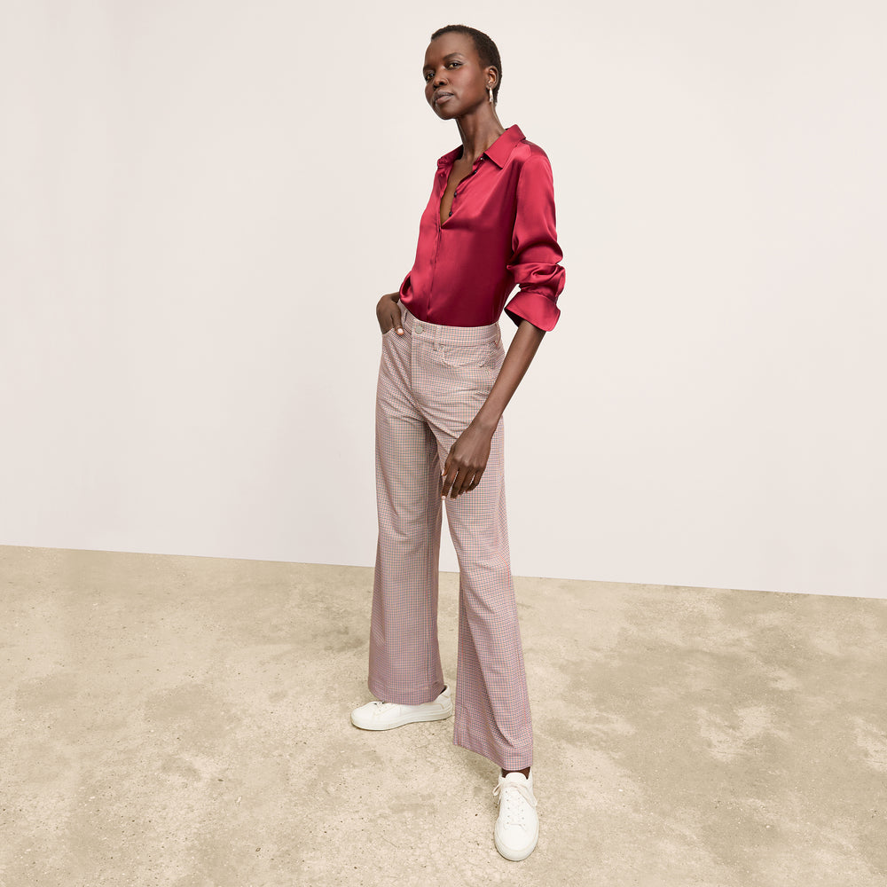 Front image of a woman wearing the Milo Jean - Stretch Twill in Mini Check