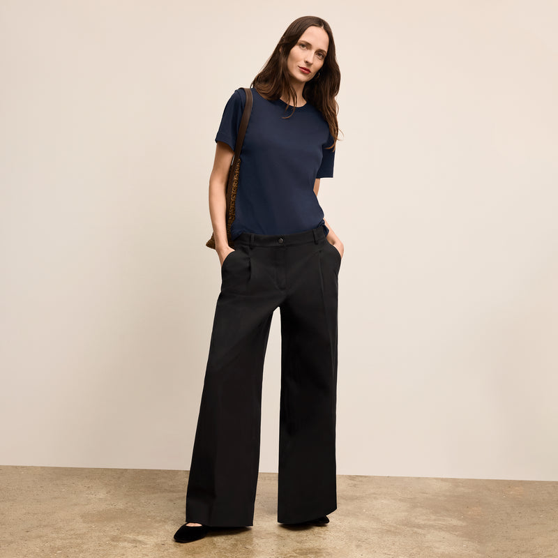 Leslie Classic T-Shirt