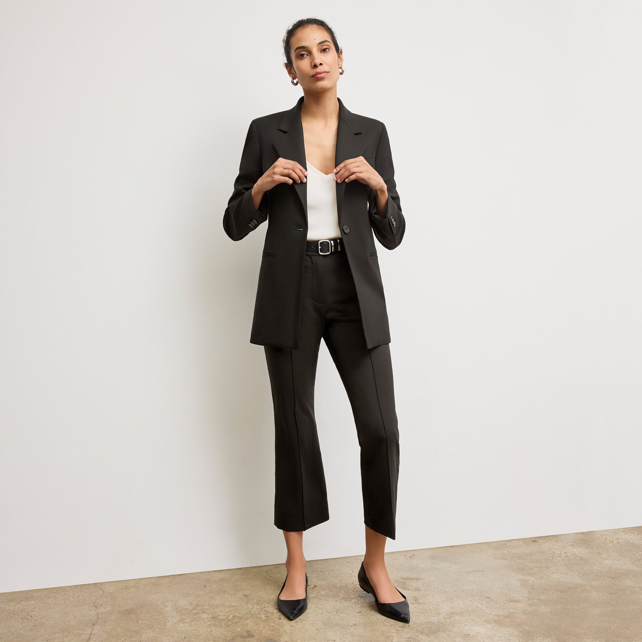 front image of a woman wearing the rossi blazer in black