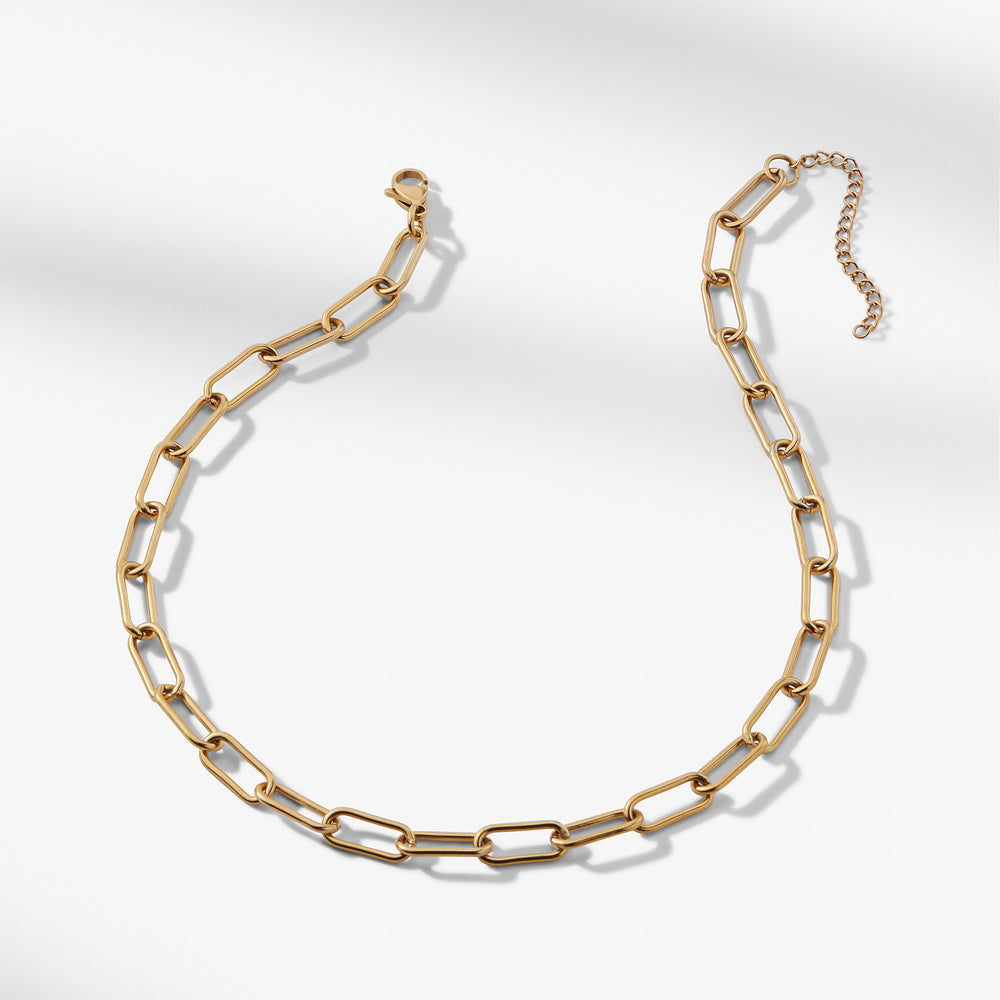 still image of the hugo necklace set
