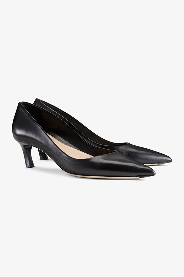 still image of the lillian pump in black