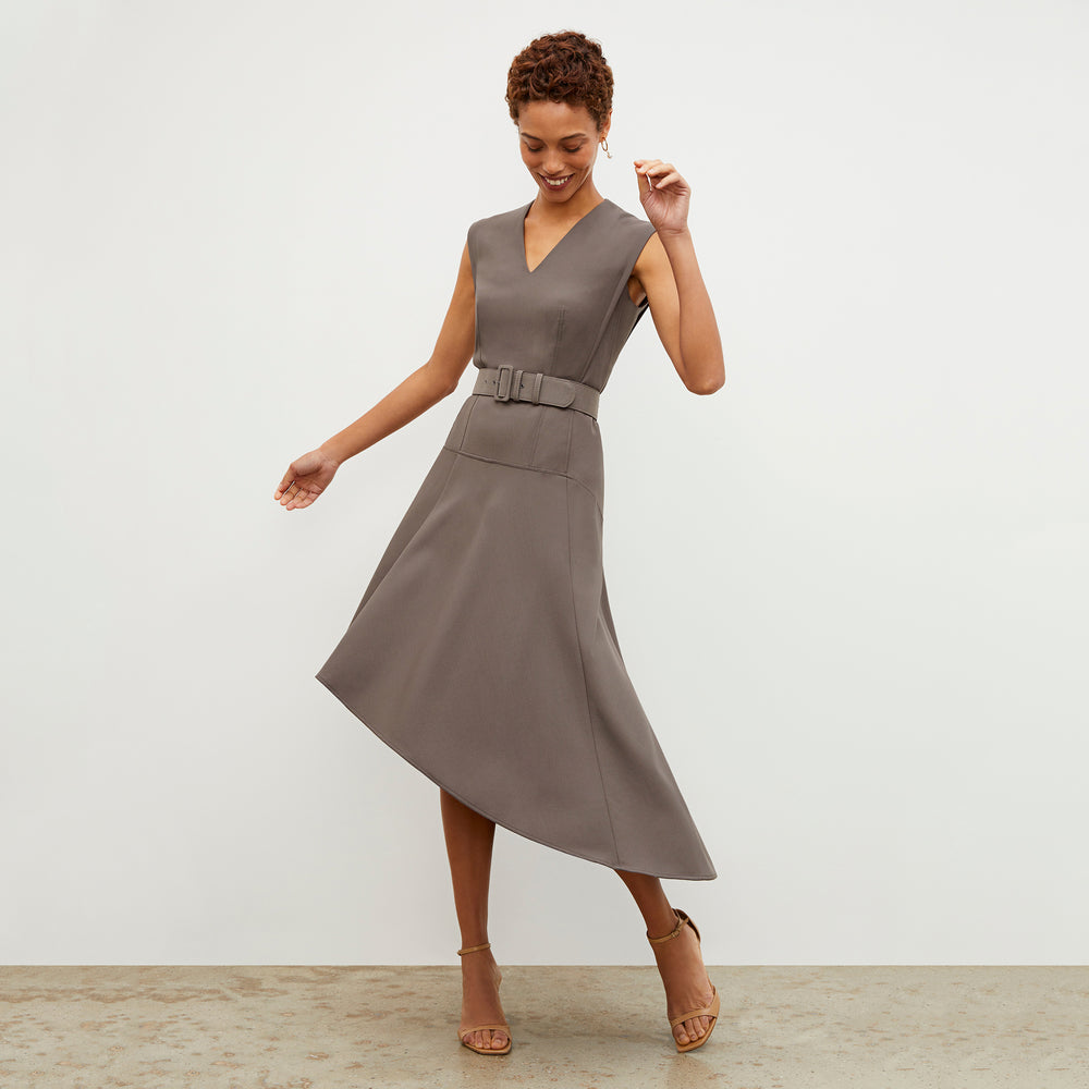 Front image of a woman wearing the Melrose Pant - Sharkskin in Mink