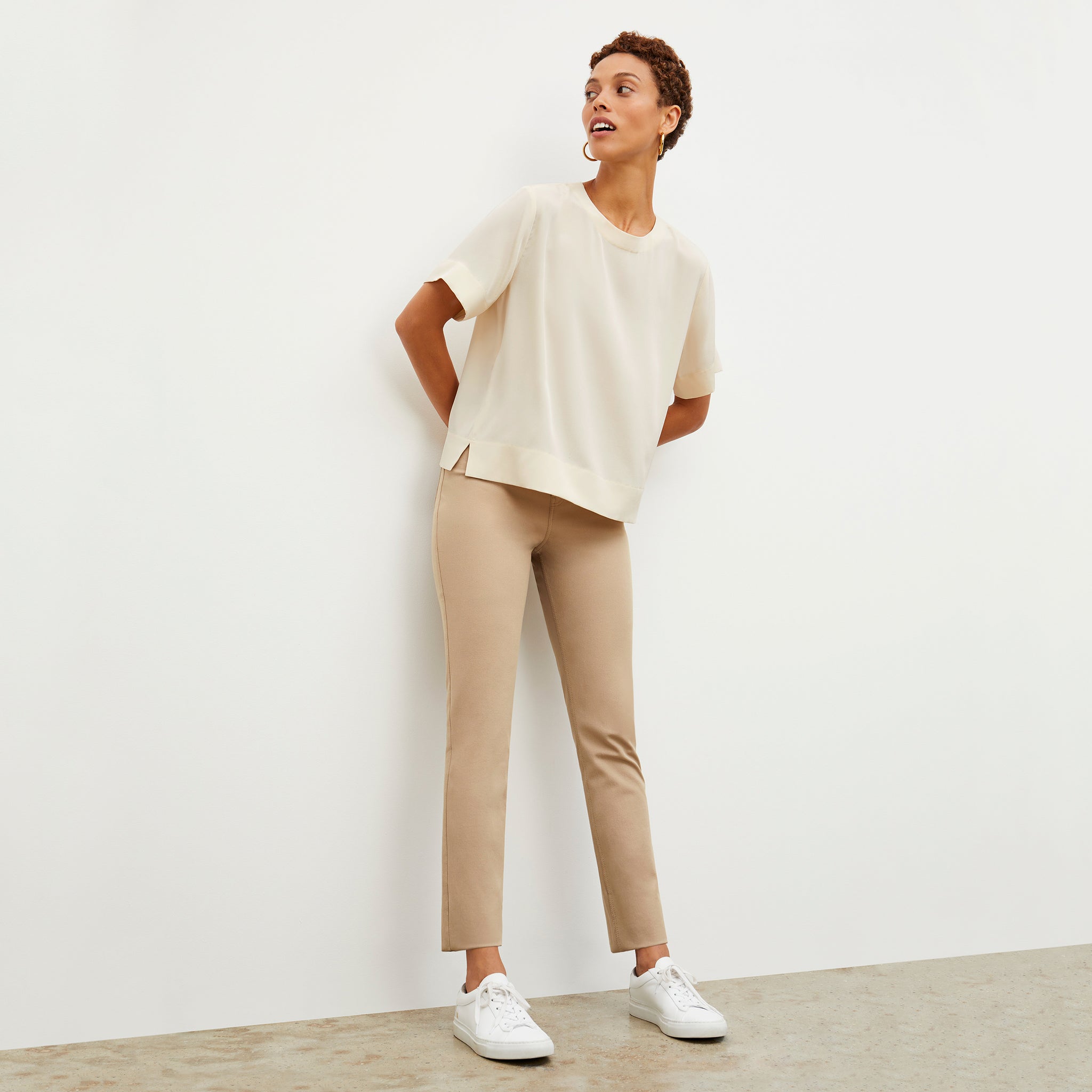 Front image of a woman wearing the Hockley Jean in Fawn