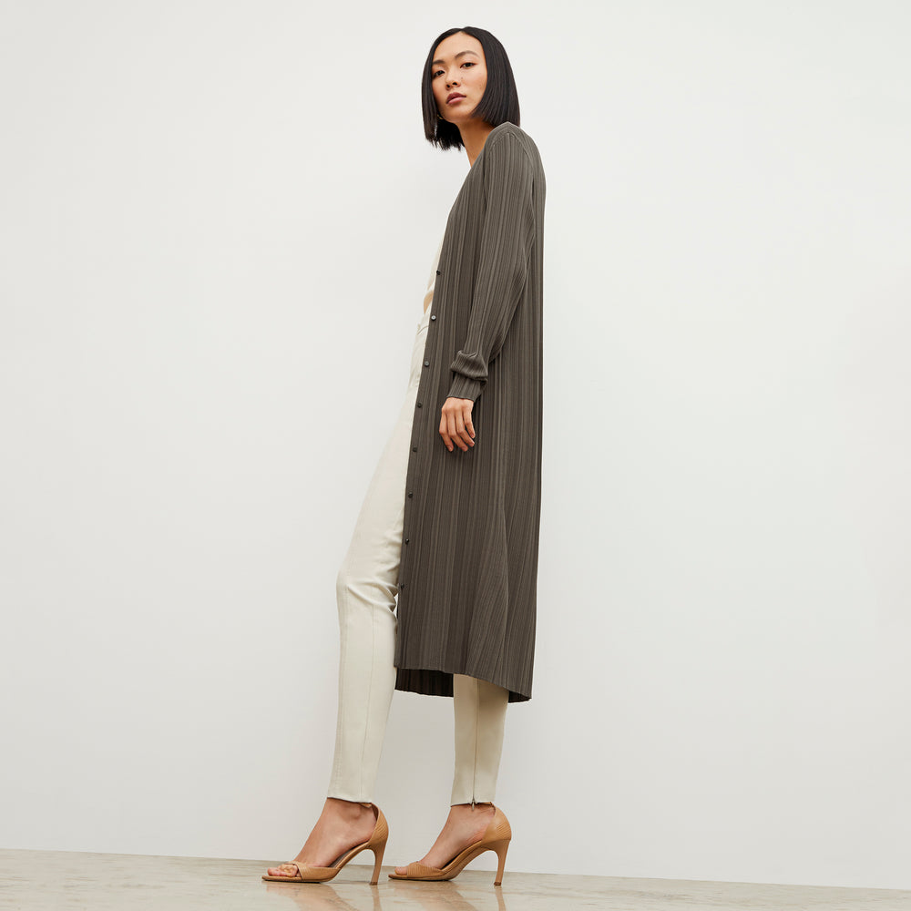 Side image of a woman wearing the Molly Cardigan - Textured Knit in Light Ash