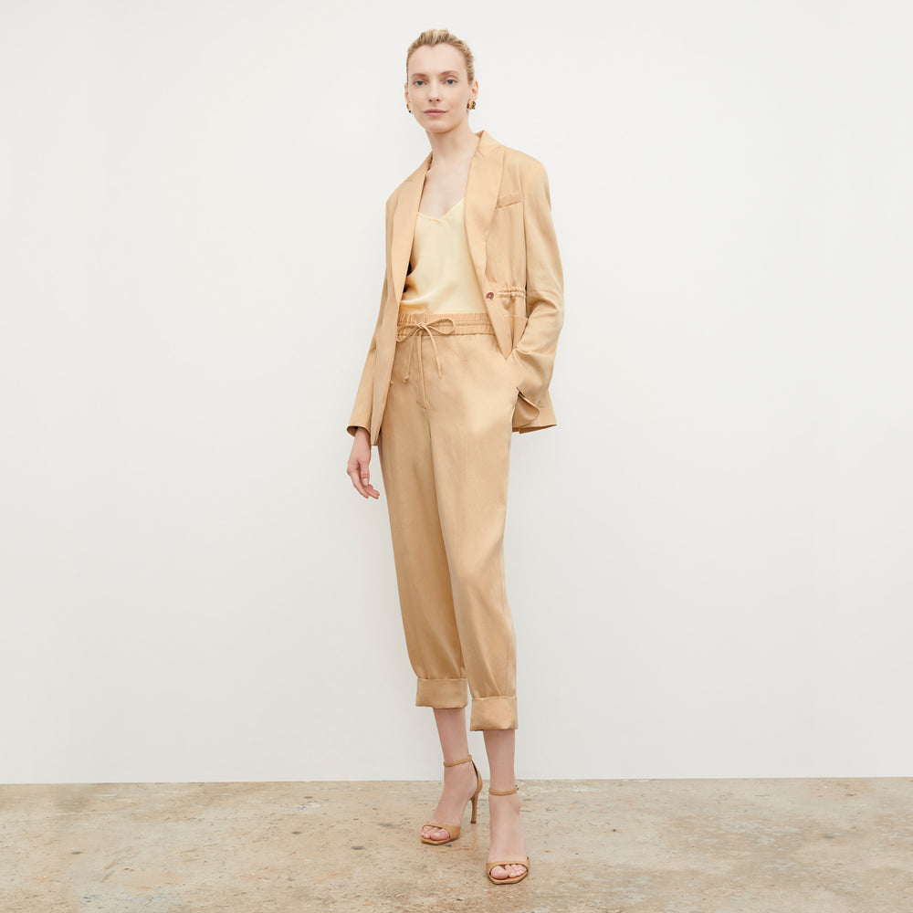 Front image of a woman wearing the Hyo Jacket - Everyday Twill in Butter