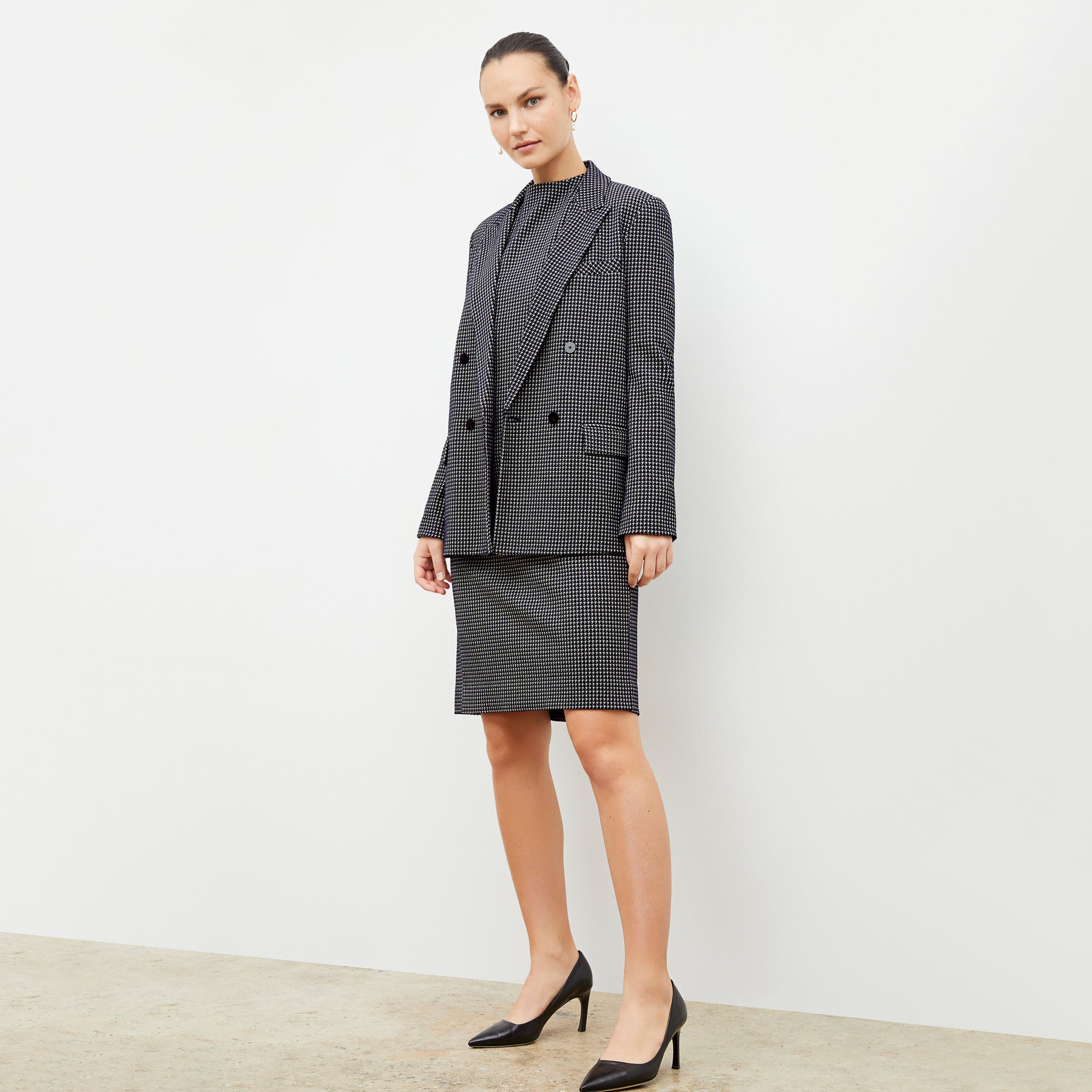 Front image of a woman wearing the ohara blazer in black and white