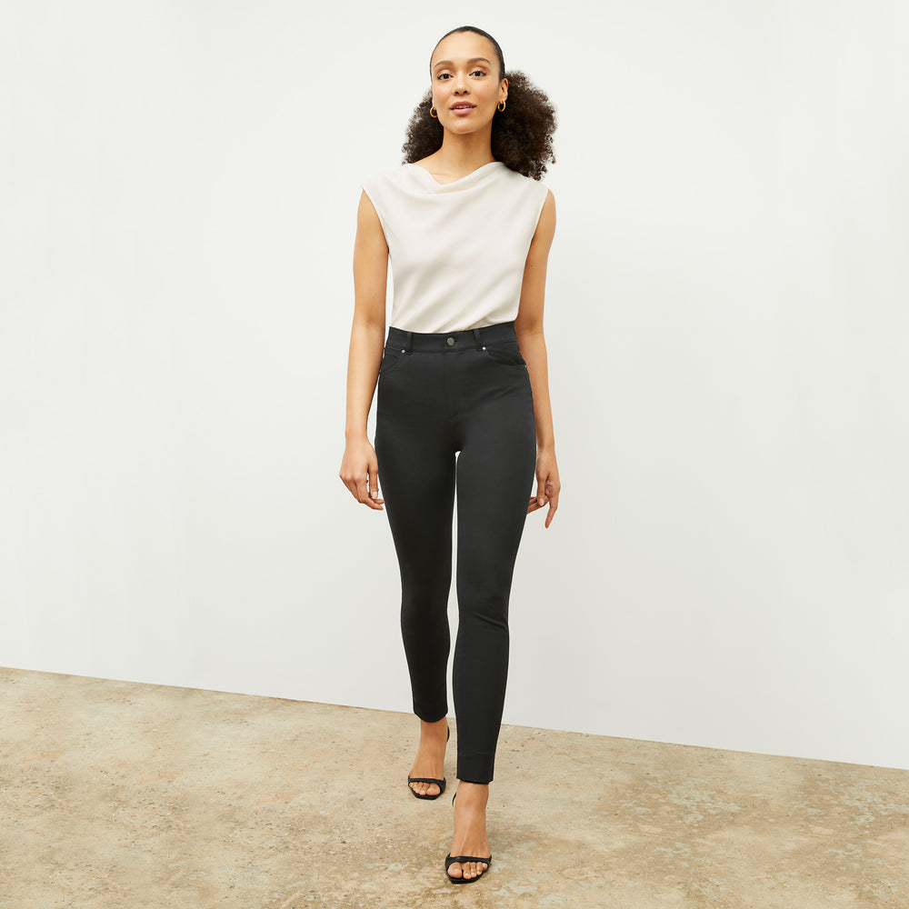 Front image of a woman wearing the Sammataro Jean in Black